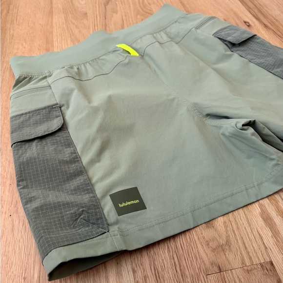 Lululemon Multi-Pocket Cargo High-Rise Hiking Short 5" Laurel Green 12 - Picture 13 of 14